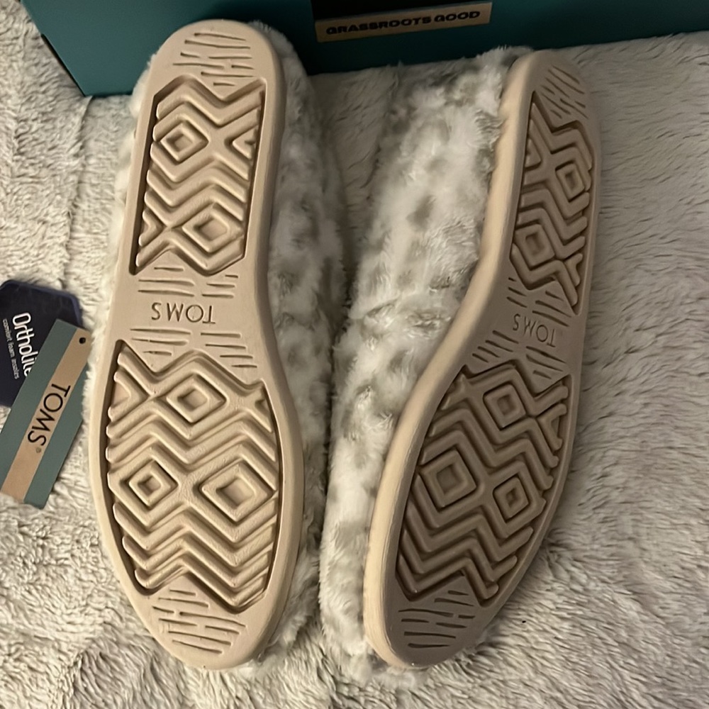 Toms - Picture 3 of 4